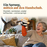 Symbolbild: Ein Sprung, mitten auf den Handschuh.